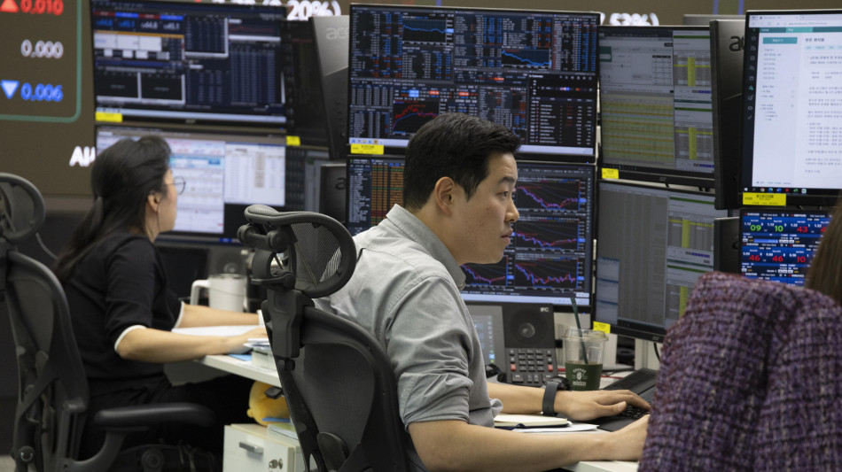Borsa: Asia in rosso, nuova pressione sui tecnologici