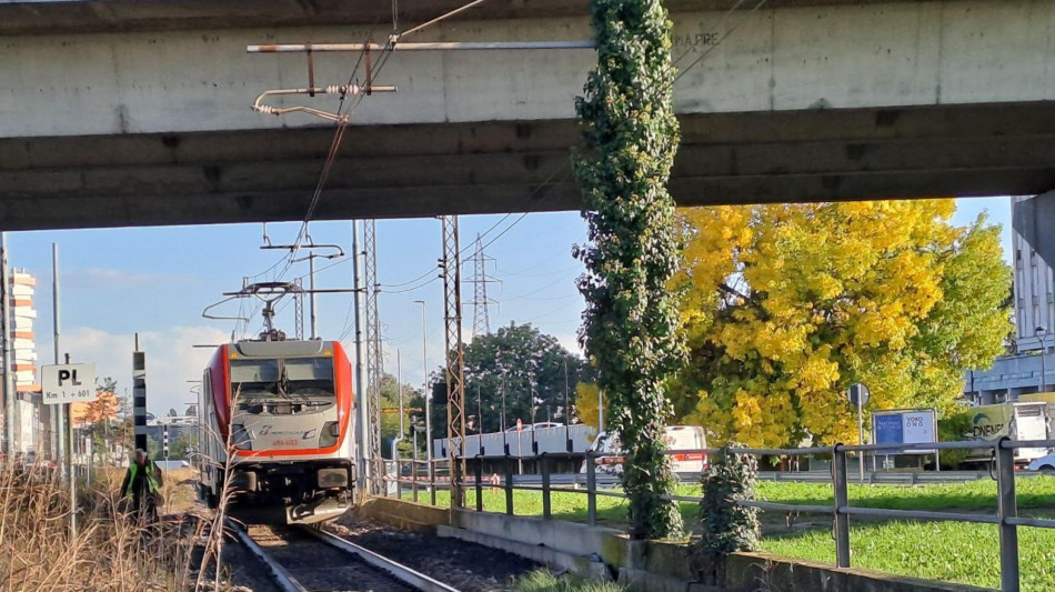 Uomo travolto e ucciso da un treno in stazione a Voghera
