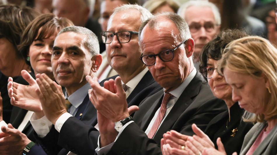 Merz, offerta UniCredit non amichevole, Commerz sia indipendente
