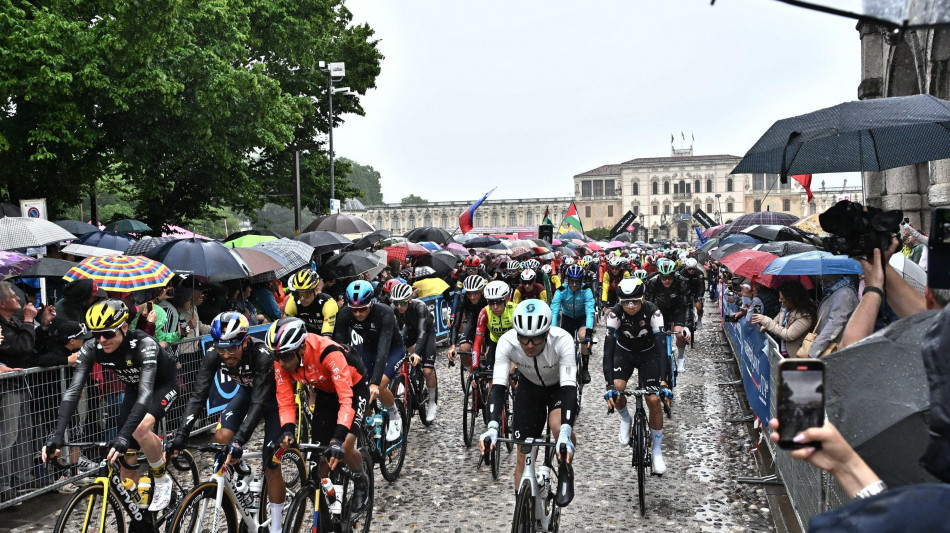 Giro: Scaroni vince la 16/a tappa, arrivo con Fortunato