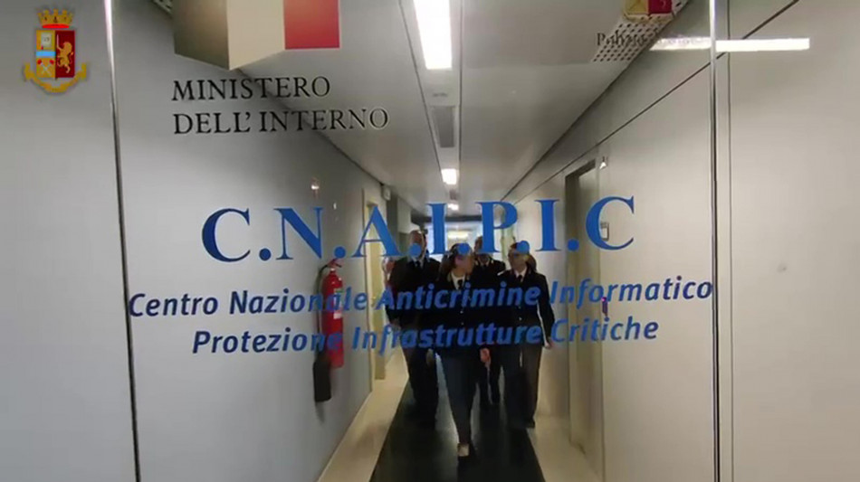 Polizia di Milano arresta il leader di una gang di hacker