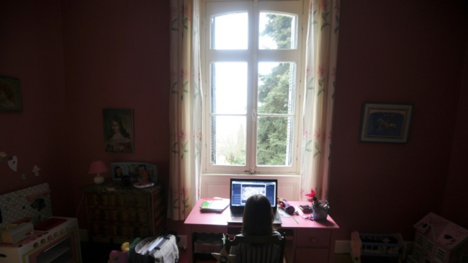 Sant&eacute; mentale, capacit&eacute;s cognitives: un temps d'&eacute;cran excessif pourrait co&ucirc;ter 2,3 points de PIB &agrave; l'horizon 2060