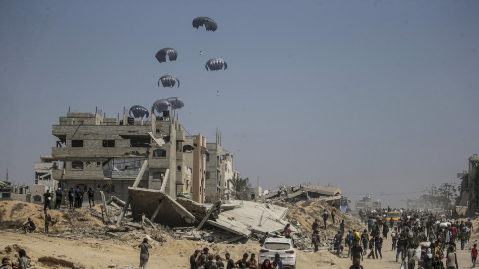 Difesa civile di Gaza, almeno 30 uccisi in attesa degli aiuti