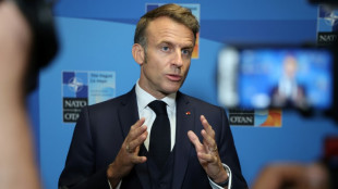 Pendant un sommet de l'Otan apais&eacute;, la guerre commerciale continue