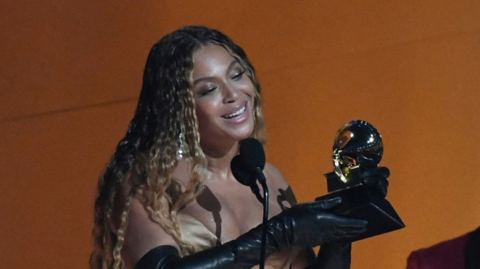 Beyonc&eacute; lidera corrida ao Grammy com 11 indica&ccedil;&otilde;es; Anitta &eacute; &uacute;nica representante brasileira