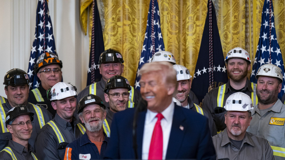Trump, trasferite le vostre aziende in Usa, zero dazi