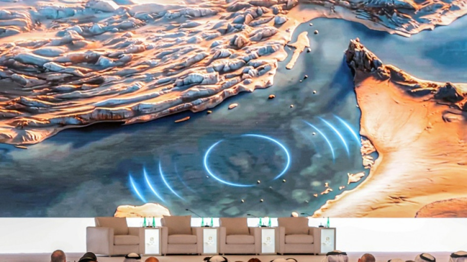 Cuatro petroleros en llamas en Ormuz tras chocar contra minas