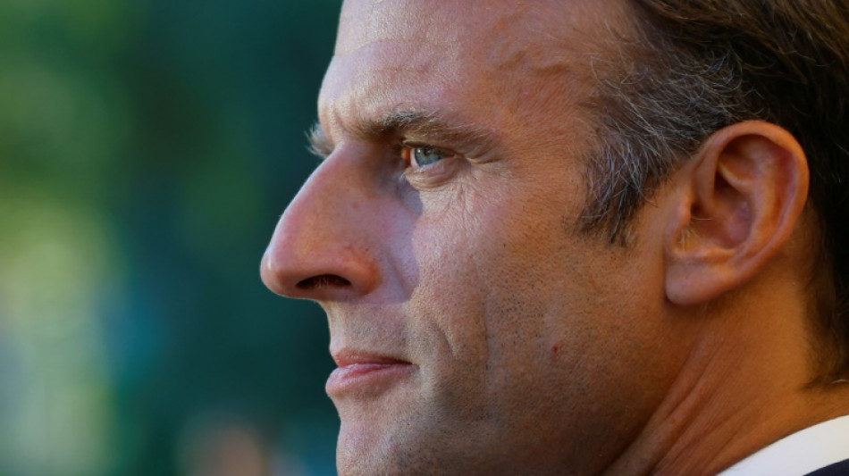 Macron en Alg&eacute;rie pour "refonder" les relations bilat&eacute;rales