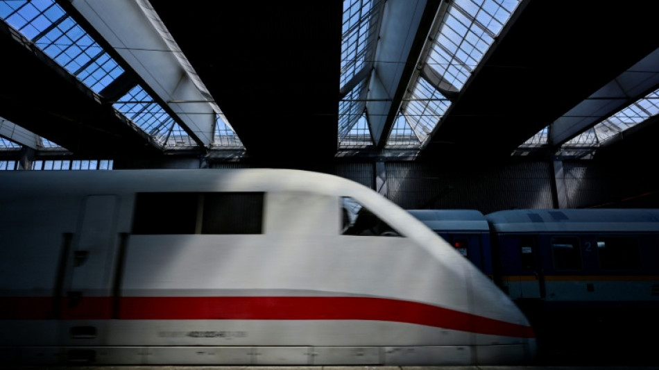 Bundesverkehrsminister: Gegenwärtige Unpünktlichkeit der Bahn "indiskutabel"