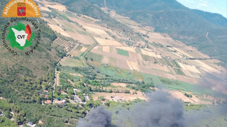 Incendio in campeggio a Castiglione Pescaia,600 evacuati