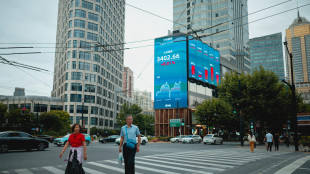 Borsa: Hong Kong negativa, apre a -0,57%