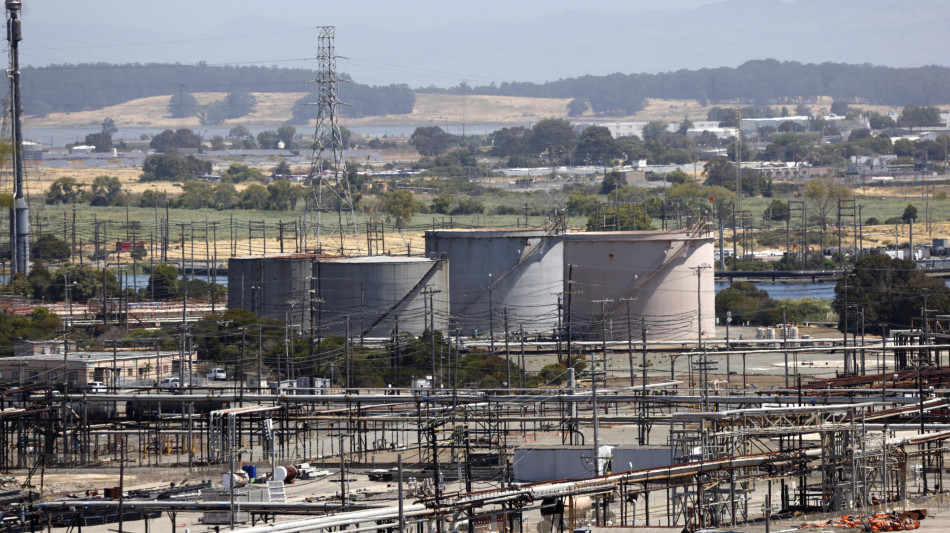 Prezzo del petrolio giù dopo parole Trump su Russia e India