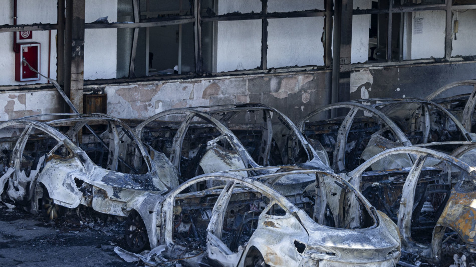 Tesla incendiate, informativa a pm antiterrorismo