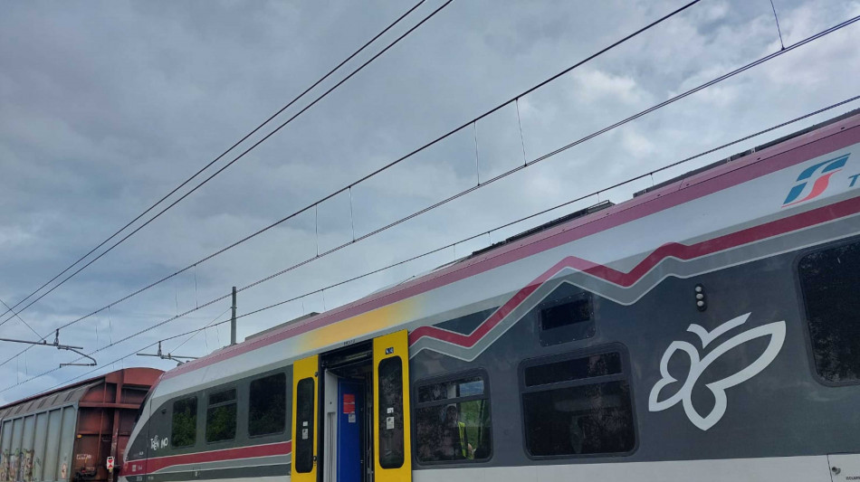 ++ Scontro tra treni regionale e merci, 2 feriti lievi ++