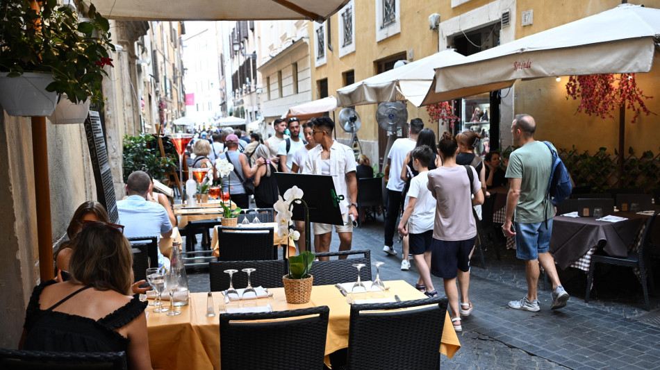 Dehors liberi fino a metà 2027, un anno in più per il riordino