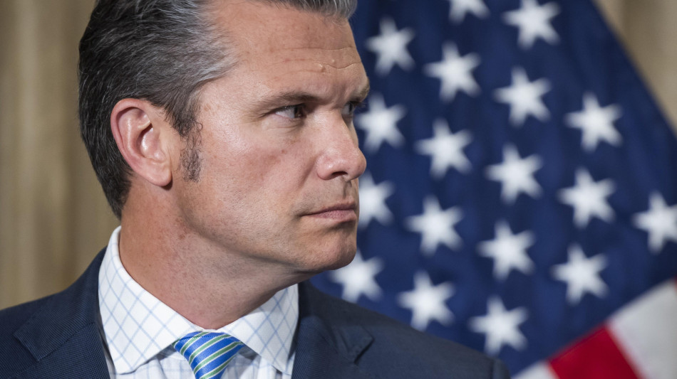 Pentagono, aerei militari venezuelani sorvolano nave Usa