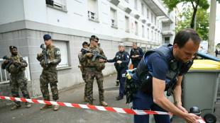 Lycéenne tuée à Nantes: le profil de l'agresseur examiné, vive émotion au lycée