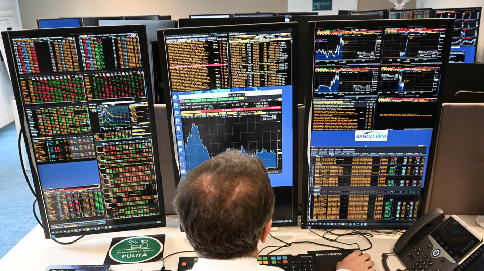 Borsa: Milano chiude positiva con l'energia, gi&ugrave; Recordati