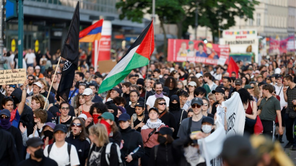 Demonstrationen zum 1. Mai in deutschen Städten bislang vorwiegend friedlich