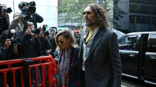 Para Russell Brand, procesado por violaciones, la monogamia era "dif&iacute;cil", seg&uacute;n su esposa