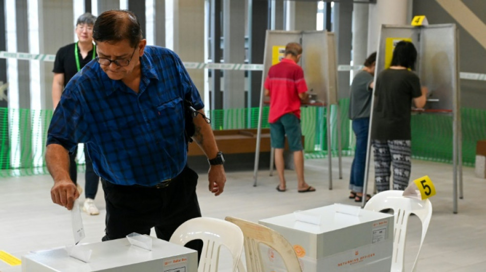 Singapour: victoire écrasante pour le parti au pouvoir