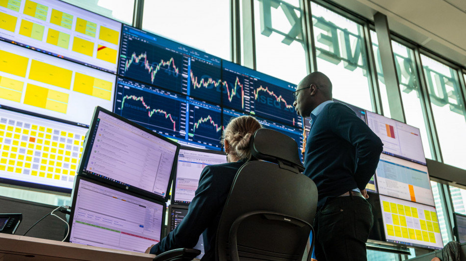 Borsa: Europa consolida rialzo dopo indici Pmi, Milano +0,95%