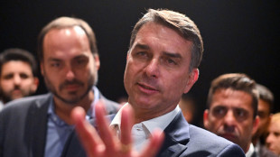 Brasile, Fl&aacute;vio Bolsonaro attacca Moraes dopo il mandato d'arresto per il fratello