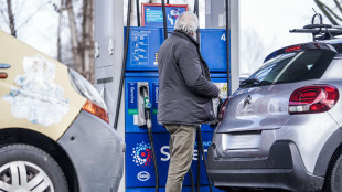 Prezzo petrolio poco mosso, Wti scambiato a 62,90 dollari