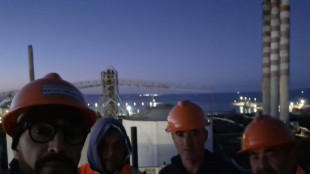 Eurallumina, prima notte a 60 metri per operai, attesa per vertice al Mimit