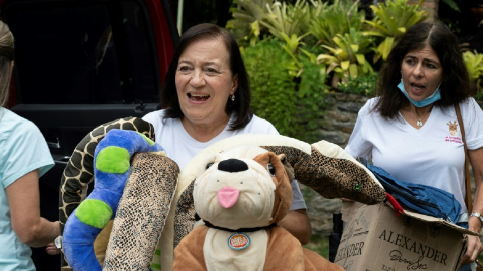 Un "hospital" de peluches reparte alegr&iacute;a a ni&ntilde;os en Venezuela