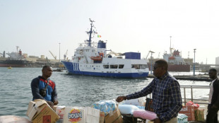 El buque "Plastic Odyssey" ense&ntilde;a en Senegal a luchar por un mundo m&aacute;s limpio