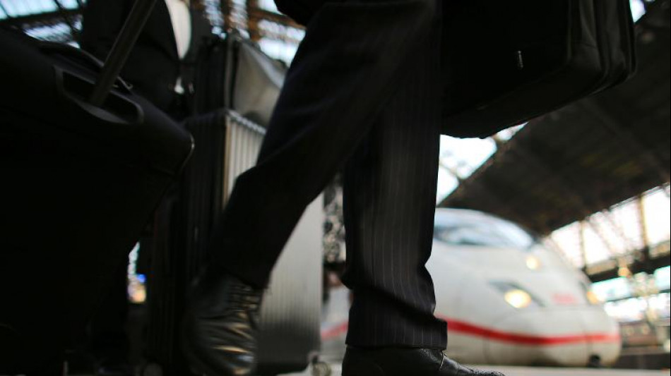 Umfrage: Bahnkunden fordern pünktliche Züge und saubere Toiletten