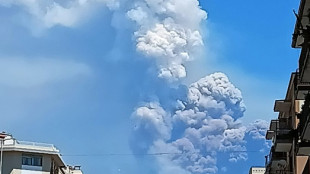 Etna: intensa attivit&agrave; dal Sud-Est, emessa alta nube eruttiva