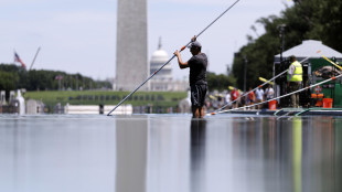 Trump difende i lavori alla vasca del Lincoln Memorial