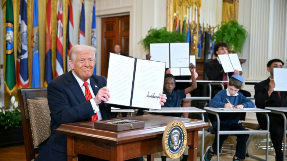 Trump firma un decreto para "eliminar" el Departamento de Educaci&oacute;n