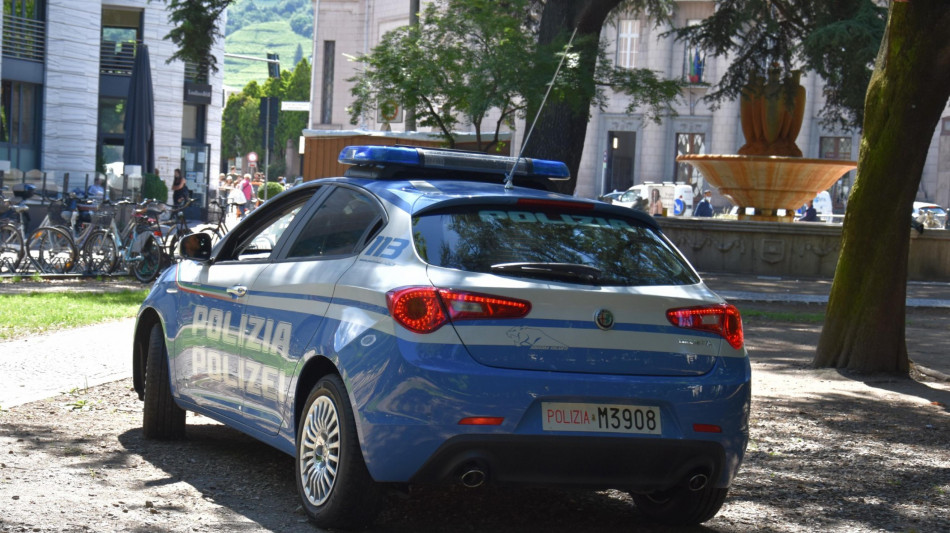 Omicidio-suicidio a Pisa,spara alla moglie e poi si uccide