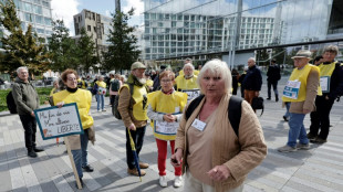Francia juzga a doce activistas proeutanasia en pleno debate pol&iacute;tico