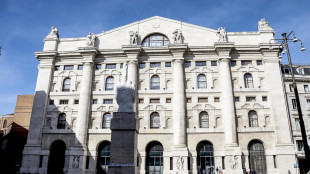 Borsa: Milano piatta con l'Europa dopo l'avvio di Wall street, gi&ugrave; Stellantis