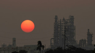 Mueren cinco personas en el incendio de una refiner&iacute;a de Pemex en M&eacute;xico