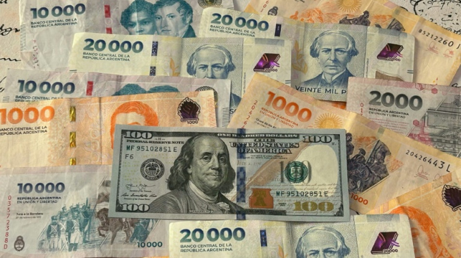 Peso argentino bajo presi&oacute;n a d&iacute;as de elecciones legislativas cruciales para Milei