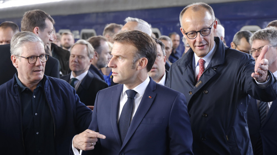 Riunione tra Macron, Starmer e Merz prima del summit Nato