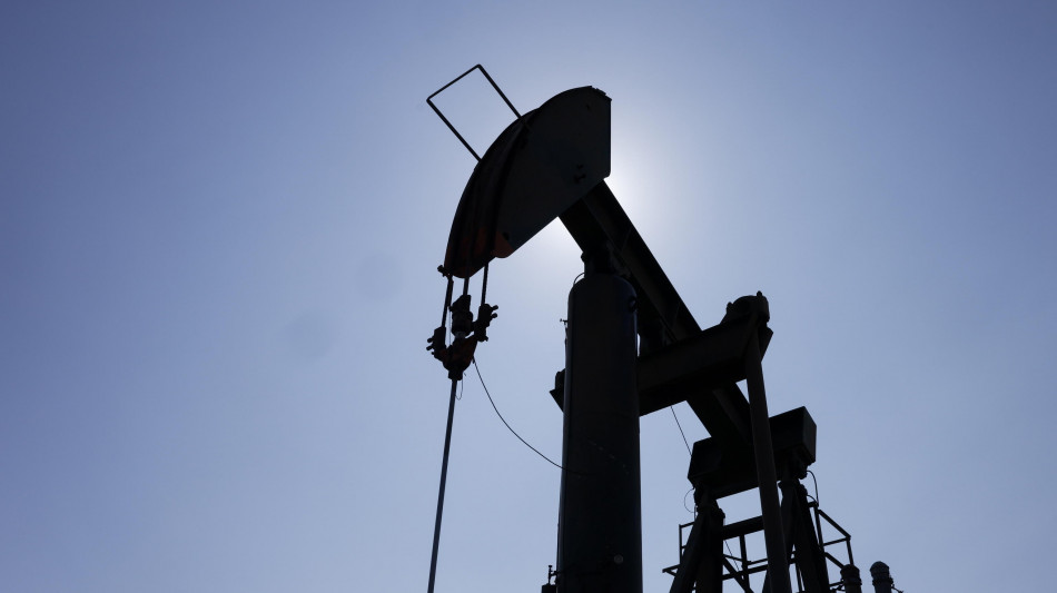 Prezzo del petrolio in rialzo, Wti a 69,35 dollari (+1,17%)