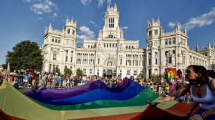In centinaia di migliaia per il Pride a Madrid, 'i diritti non si negoziano'