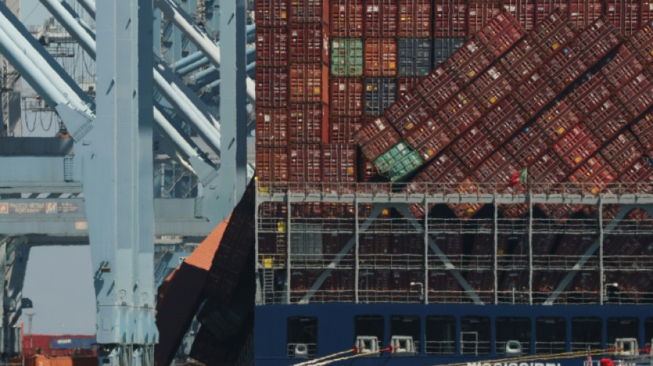 Decenas de contenedores caen al mar en California