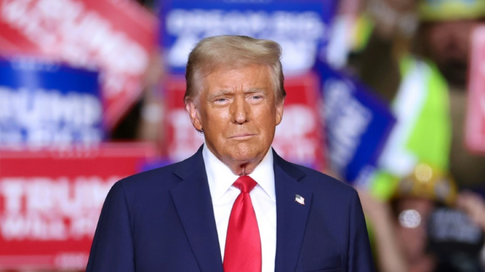 Trump amea&ccedil;a com tarifas alfandeg&aacute;rias se UE n&atilde;o comprar mais g&aacute;s e petr&oacute;leo dos EUA