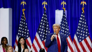 Ap&oacute;s cr&iacute;ticas, Trump tanta se apresentar como defensor dos valores da fam&iacute;lia