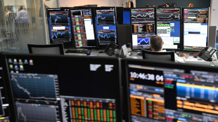 Borsa: Milano invariata, corre Leonardo, gi&ugrave; Buzzi e Stellantis