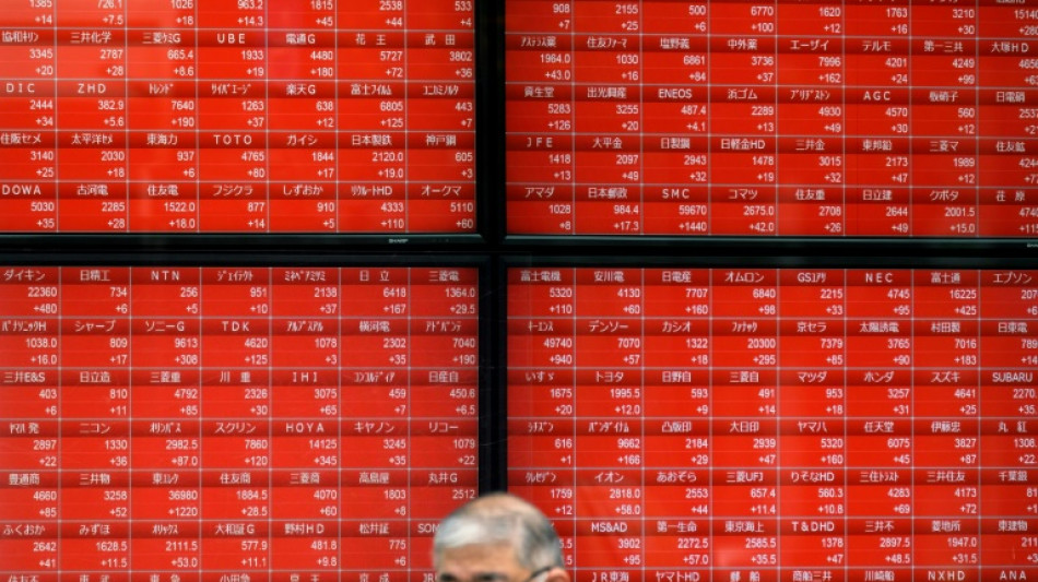 Las bolsas de Asia caen influenciadas por las p&eacute;rdidas de Wall Street