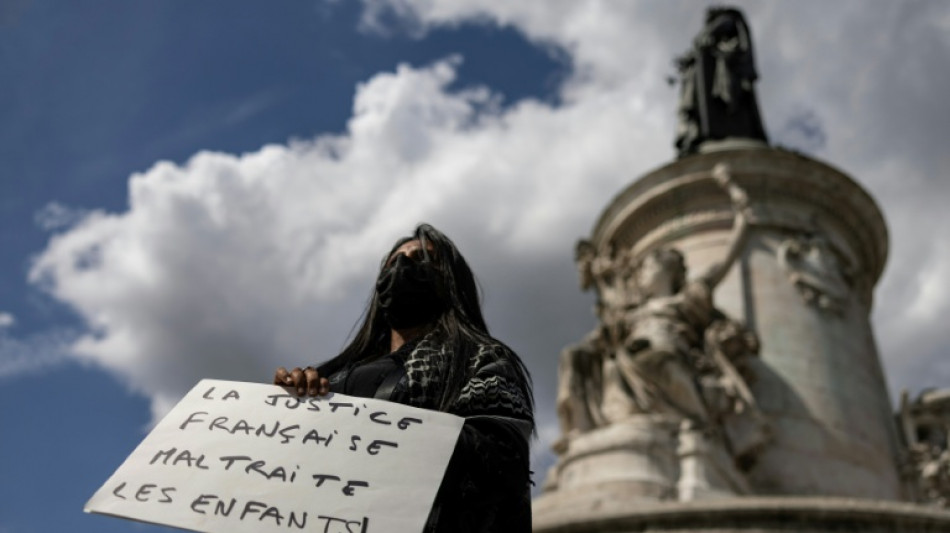 Des m&egrave;res demandent &agrave; la justice de prot&eacute;ger leurs enfants de l'inceste