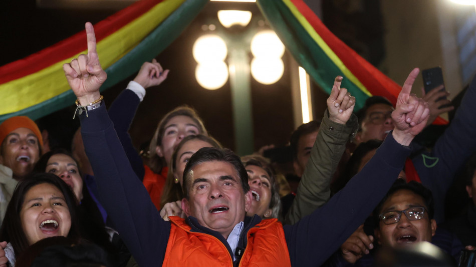 Bolivia, risultati confermano: sar&agrave; ballottaggio a destra